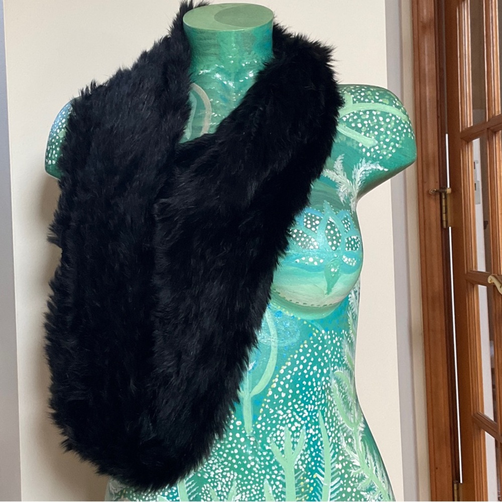525 America Black Fur Scarf